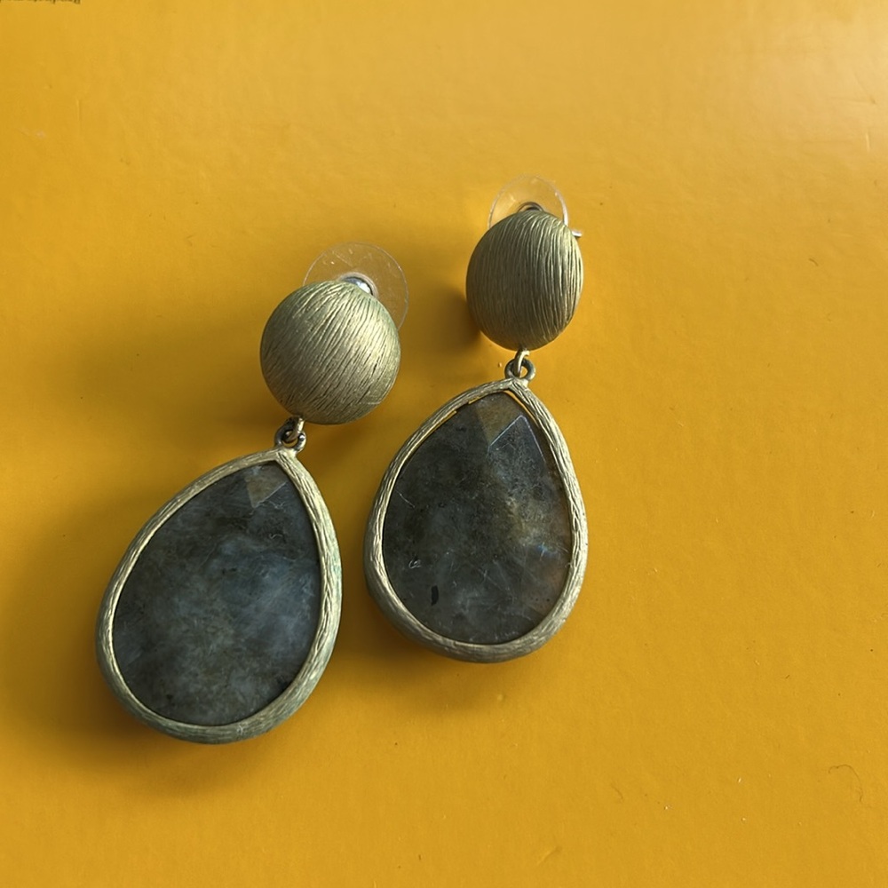 Earring - Picture 2 of 5